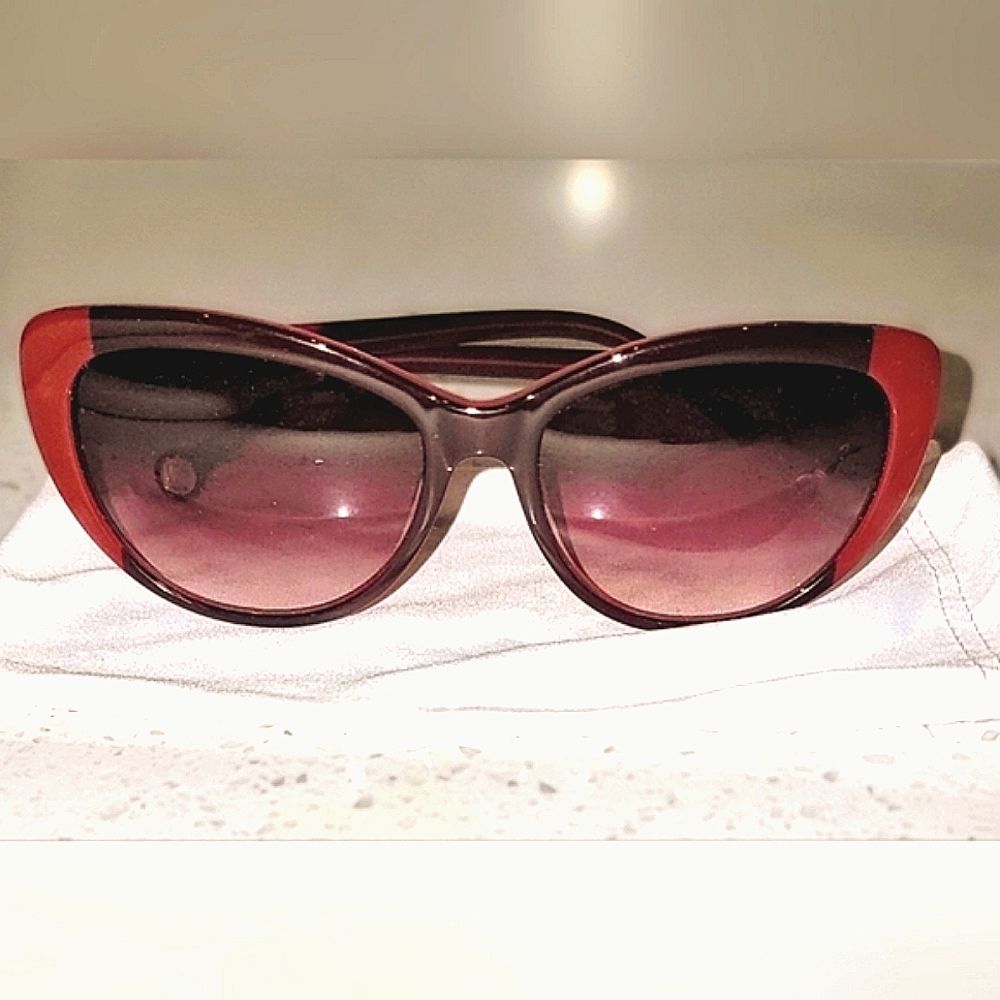 NWOT Carolina Herrera Red Cat Eye Sunnies